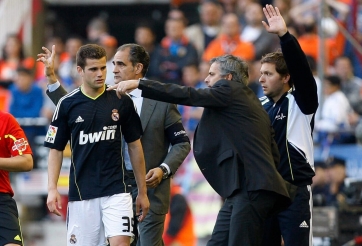 Một câu của huyền thoại Real Madrid khiến Mourinho gây bão