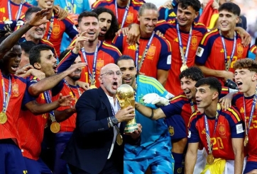 Vô địch World Cup, sao Tây Ban Nha chơi lớn khiến cả nước choáng váng