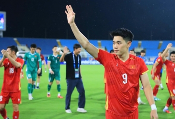 Báo Thái choáng váng khi ĐT Việt Nam dẫn đầu AFF Cup, bỏ xa Thái Lan