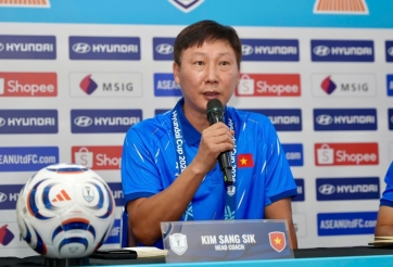 HLV Kim Sang Sik nói thẳng về cầu thủ nhập tịch của Việt Nam