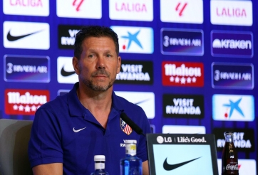 Vừa quật ngã Real Madrid, Simeone bất ngờ ngả mũ trước Barca