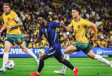 Brazil bị Australia dồn ép, màn đáp trả sau đó gây choáng