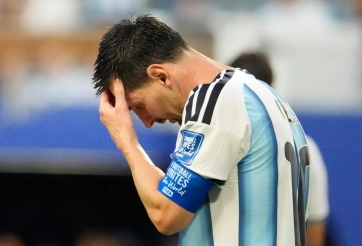 Vừa chia tay Argentina, Messi có hành động khiến CĐV nổi giận