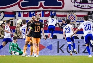 Cúp C3 mở màn điên rồ: Ajax ngã ngựa, Brighton gây sốt châu Âu