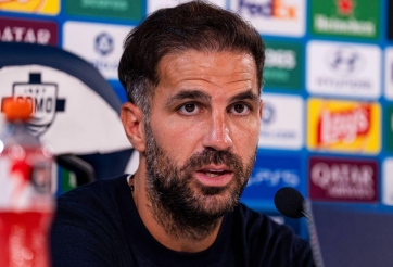 HLV Fabregas: 'Xin lỗi vì tôi bảo Como ngừng chạy khi dẫn MU 4 bàn'
