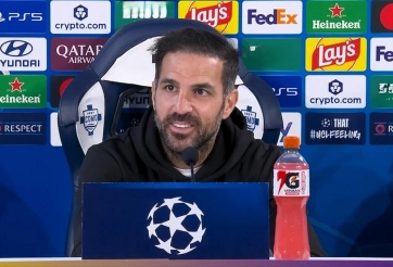 HLV Fabregas: 'Tôi xin lỗi vì bảo Como ngừng chạy khi dẫn MU 4 bàn'