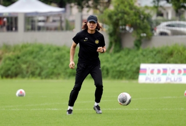 HLV ĐT Malaysia gặp tình huống khó đỡ với CĐV trước vòng loại World Cup