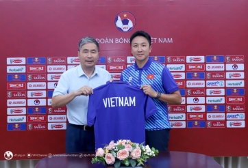 VFF trình làng trợ lý mới của HLV Kim Sang Sik