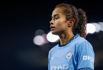 Vừa thua đau MU, ngôi sao Man City lại bị đứt dây chằng