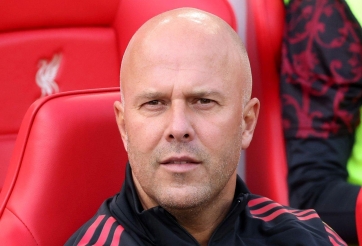 Slot đáp trả ý kiến chỉ trích Liverpool