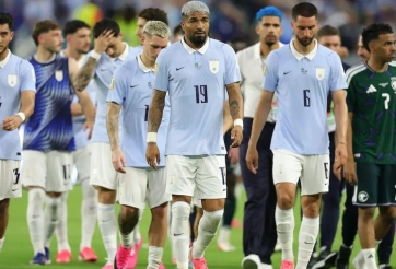 HLV Bielsa chết lặng, Uruguay không hiểu vì sao vẫn chưa thắng tại World Cup