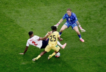 Tranh cãi penalty trận Anh - Ghana: 'Phòng VAR đi uống cà phê rồi à?'