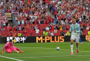 Báo chí thế giới nói gì sau trận Bồ Đào Nha - Croatia: VAR cứu Ronaldo, Modric chia tay trong cay đắng