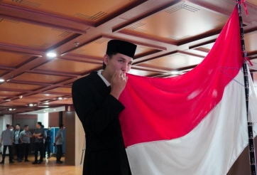 CHÍNH THỨC: Indonesia nhập tịch tiền đạo cao gần 2m, thách thức tuyển Việt Nam trước AFF Cup
