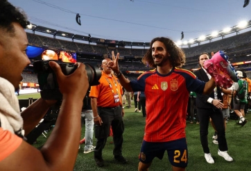 Vô địch World Cup, Cucurella lập tức bị nhắc 'trả bài' thử thách điên rồ