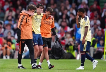 CĐV Arsenal đồng loạt nhắc đến “lời nguyền hậu vệ phải” sau cú sốc 9 phút,