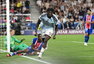 ‘Tiểu Lukaku’ 17 tuổi gây địa chấn Siêu cúp châu Âu, xô đổ kỷ lục 30 năm lịch sử