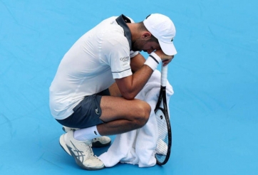 Djokovic gặp sự cố đáng lo, thua sốc ngay trận đầu tại Cincinnati