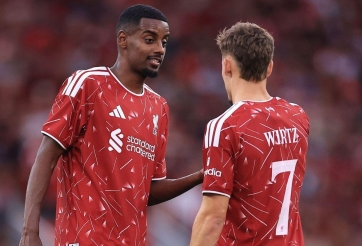 Huyền thoại MU 'sấy thẳng' cặp bom tấn 241 triệu bảng của Liverpool