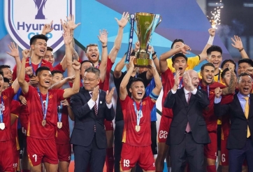 Quang Hải nói lời đặc biệt với HLV Kim Sang Sik sau chức vô địch AFF Cup 2026