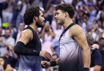 Quyết chiến tới gần 4h sáng, Ben Shelton lật đổ nhà vua Alcaraz để tạo bán kết US Open toàn Mỹ