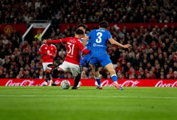 1 ngôi sao MU được HLV Carrick đặc biệt ca ngợi giữa đêm buồn Old Trafford