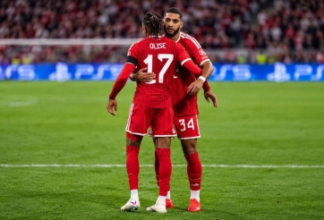 Sếp lớn Bayern nổi giận với Olise sau 'thẻ đỏ ngu ngốc' ở Champions League