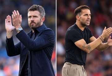 Chưa đấu MU, Fabregas đã có phản ứng bất ngờ về chiếc ghế của Carrick