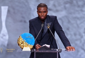 Nối gót Vinicius, Saka nhận giải đặc biệt tại lễ trao giải Quả bóng vàng