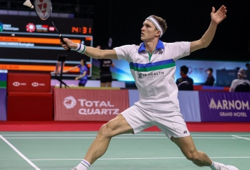 Tay vợt số 2 thế giới bất ngờ thua người kém 30 bậc