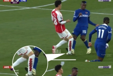 Huyền thoại MU 'không thể tin nổi' khi Jackson của Chelsea thoát thẻ