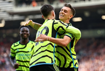 Bắn hạ MU, Arsenal đòi lại ngôi đầu bảng từ Man City