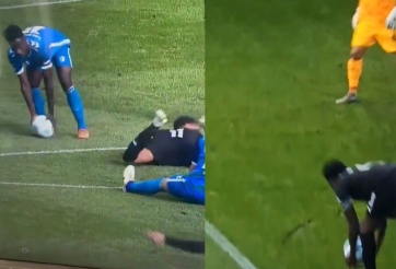 Hai quả penalty ngớ ngẩn, mắc lỗi cùng một cách nhặt bóng