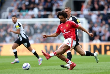 Thảm họa hàng thủ, MU thua tan nát trong trận cầu 5 bàn