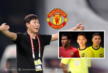 HLV Kim Sang Sik lựa chọn Aguero đấu Man United
