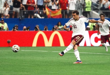 Video bàn thắng: Mikel Oyarzabal sút penalty mở tỷ số cho Tây Ban Nha trước Pháp