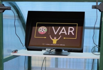 VAR đang giúp bóng đá công bằng hơn hay làm giảm cảm xúc trận đấu?
