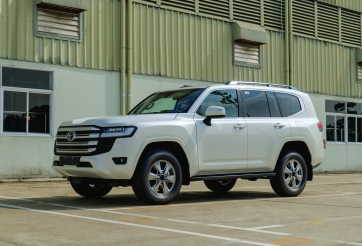 'Vua lạc' Toyota Land Cruiser vẫn bị hét giá thêm hơn 600 triệu đồng tại đại lý