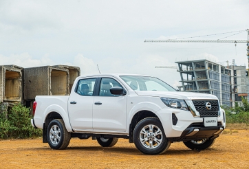 Nissan Navara giảm giá cả trăm triệu đồng đấu Ford Ranger