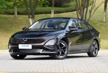 Sedan giá rẻ Wuling Starlight EV làm tâm điểm tại Triển lãm Ô tô lớn nhất Trung Quốc 2024