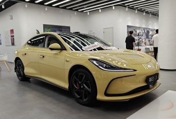 Hãng xe Trung Quốc giới thiệu công nghệ đỗ xe đặc biệt, trượt ngang dễ dàng vào vị trí đỗ