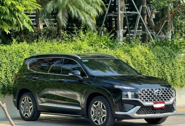 Bất ngờ với giá rao bán của Hyundai SantaFe bản dầu chạy lướt 14.000 km trên sàn xe cũ