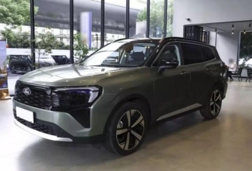 Cận cảnh Ford Territory 2025: Nâng cấp toàn diện từ thiết kế đến động cơ