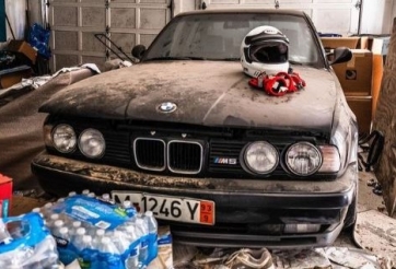 Báu vật BMW E34 M5 bị lãng quên hơn 16 năm trong gara bỏ hoang