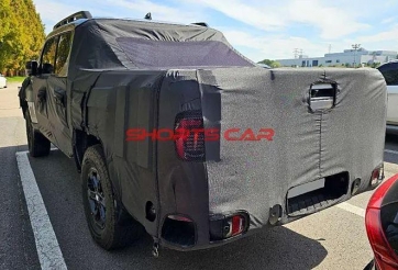 Bán tải Kia Tasman bất ngờ xuất hiện trên phố trước thềm ra mắt