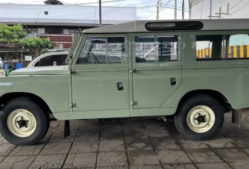 Land Rover Series II 109 1975: Mẫu xe cổ hiếm có với giá trị sưu tầm cao