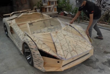 Chiêm ngưỡng Lamborghini Revuelto bằng gỗ: Siêu phẩm từ 1 triệu mảnh gỗ vụn của nghệ nhân Việt