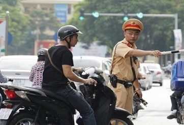 Lý do gương chiếu hậu bên trái là yêu cầu bắt buộc trên xe máy khi tham gia giao thông