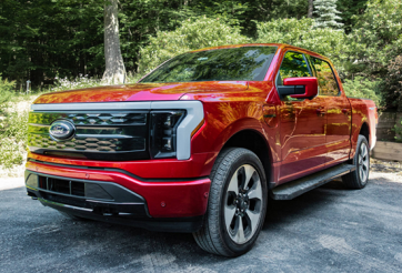 Ford đối mặt với những khoản lỗ khổng lồ trong cuộc đua xe điện