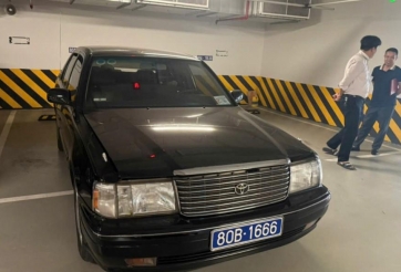Hai xe Toyota Crown của Văn phòng Chính phủ chứng minh sức hút trên sàn đấu giá